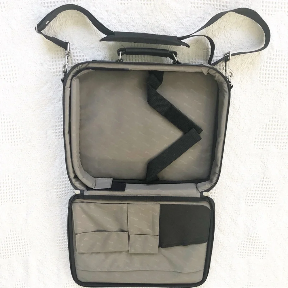 Targus 15.6” Traditional Notepac Padded Laptop Case Adjustable Carrying Strap ⬛️